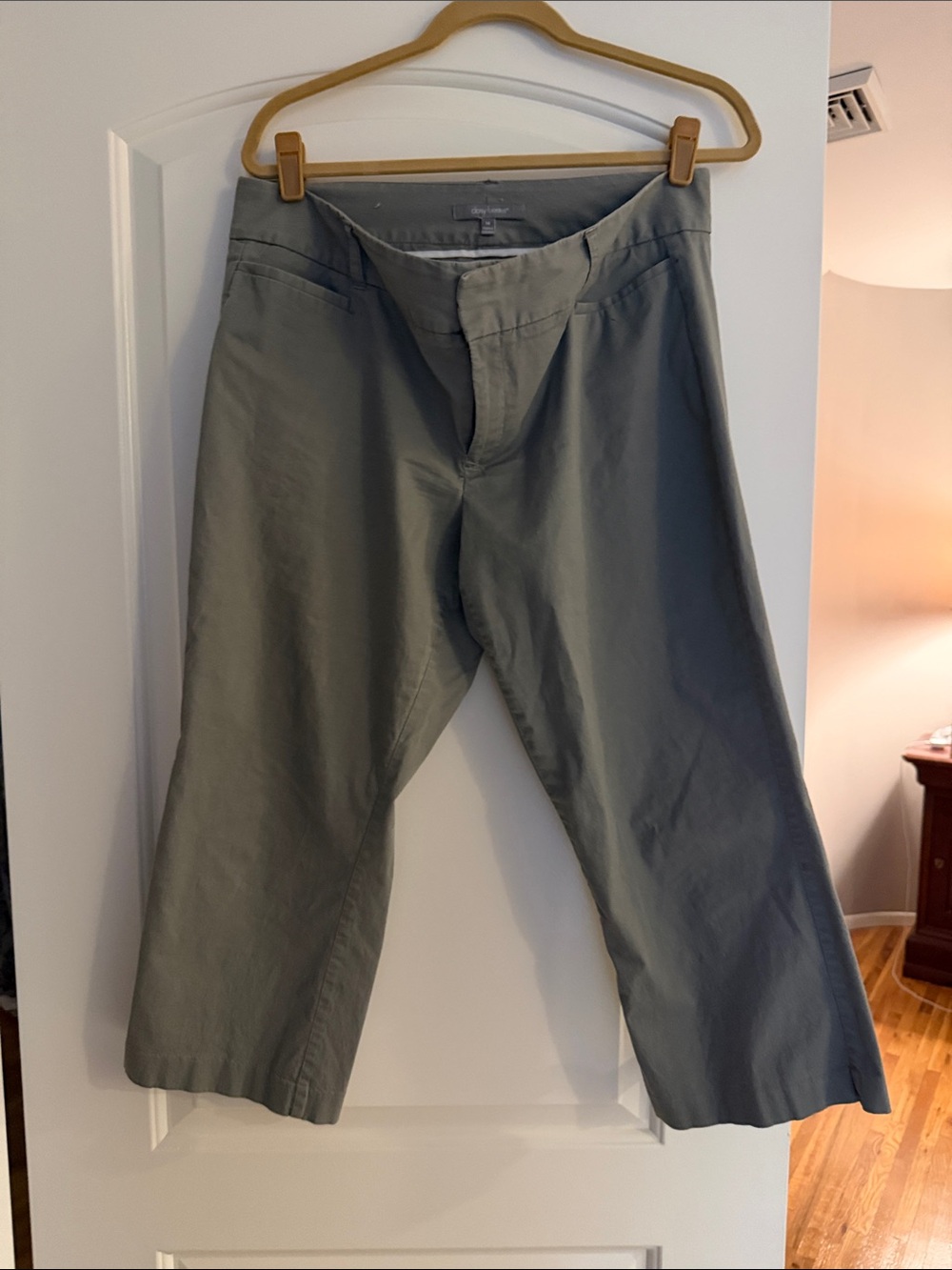Daisy Fuentes Gray Cropped Wide-Leg Capris